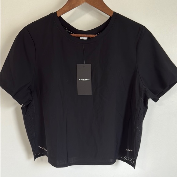 Fabletics Tops - Fabletics Women's Short Sleeve Black Tee